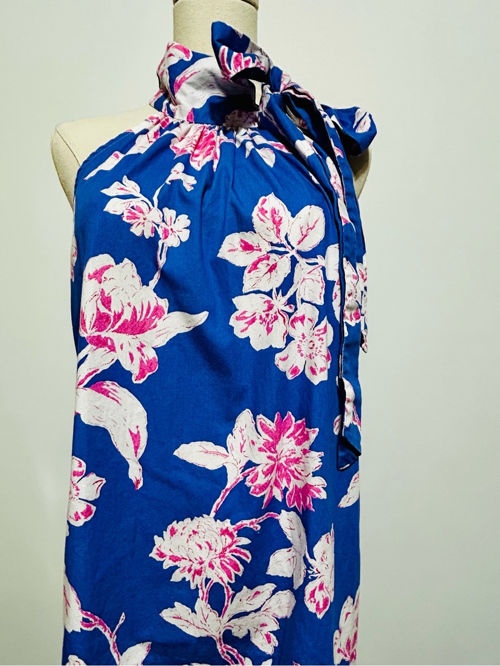 Tie-Neck Floral Halter Blouse in Blue and Pink